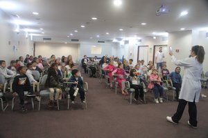 Entrega cadeira no HEB (Hospital Estadual de Bauru) - Imagem 1